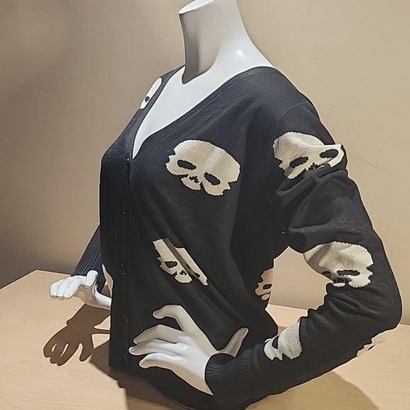 Skull button down by Double Trouble Apparel - Picture 2 of 8